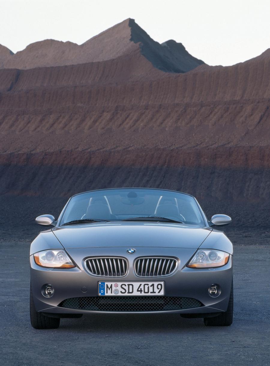  BMW Z4 3.0i Roadster (E85) 2002 года  (фото 2 из 28)